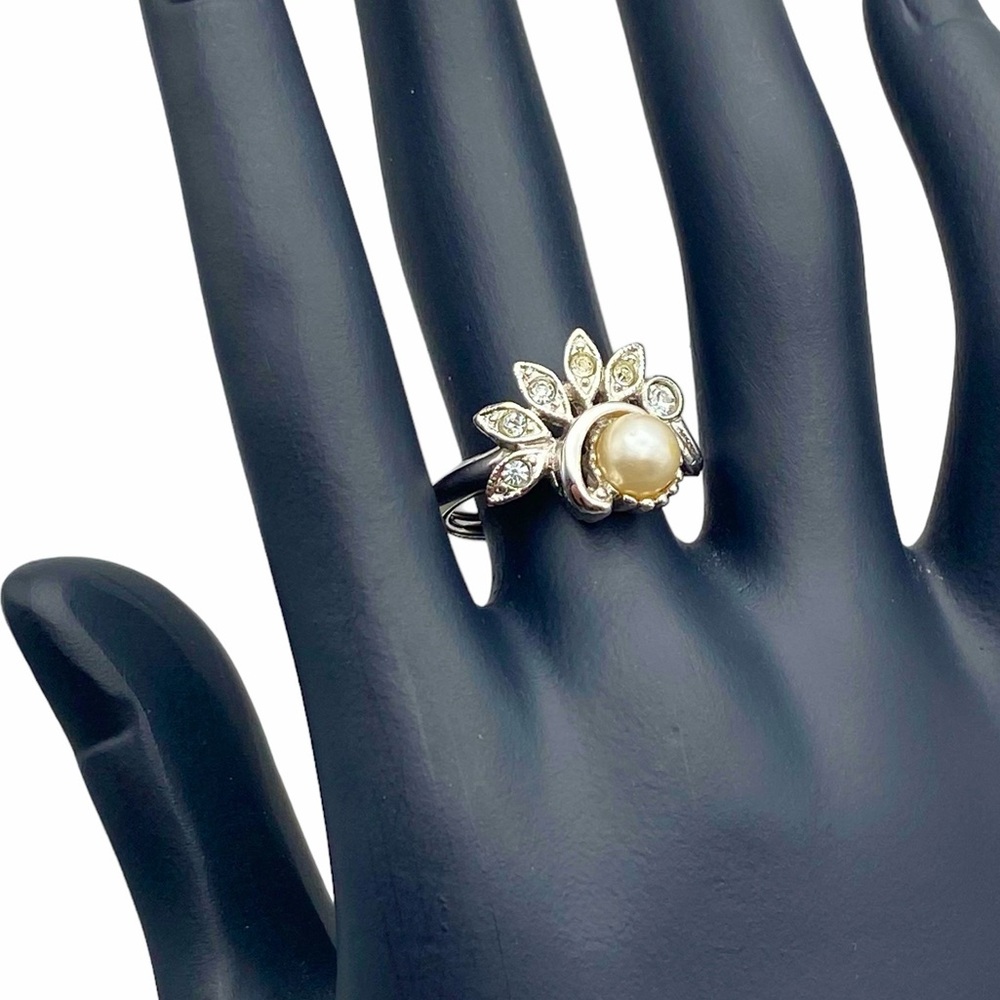 Vintage 1975 Avon “Fan Fare” Faux Pearl & Rhinestone Ring